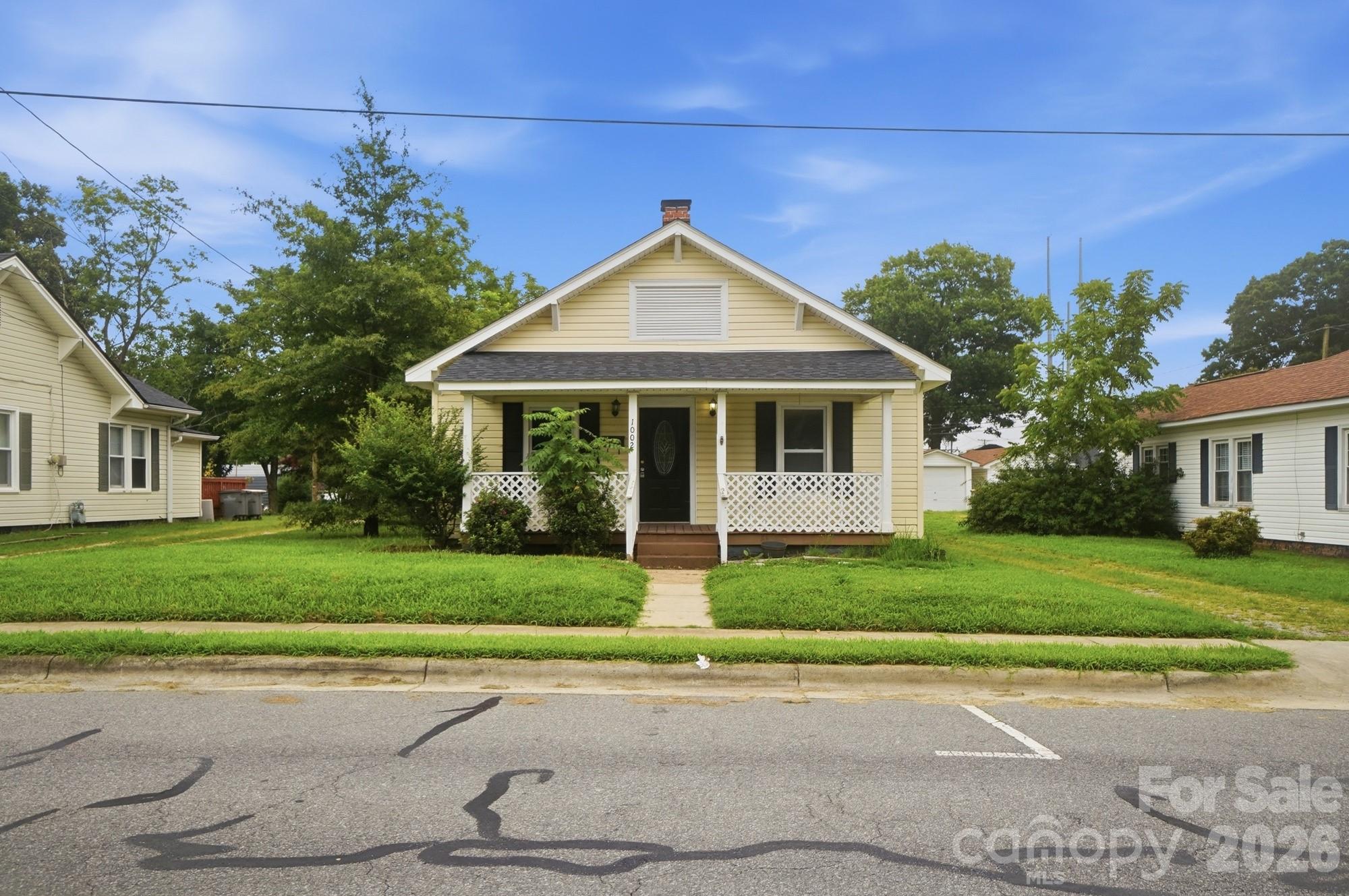 1002 N Ridge Avenue Property Photo 2