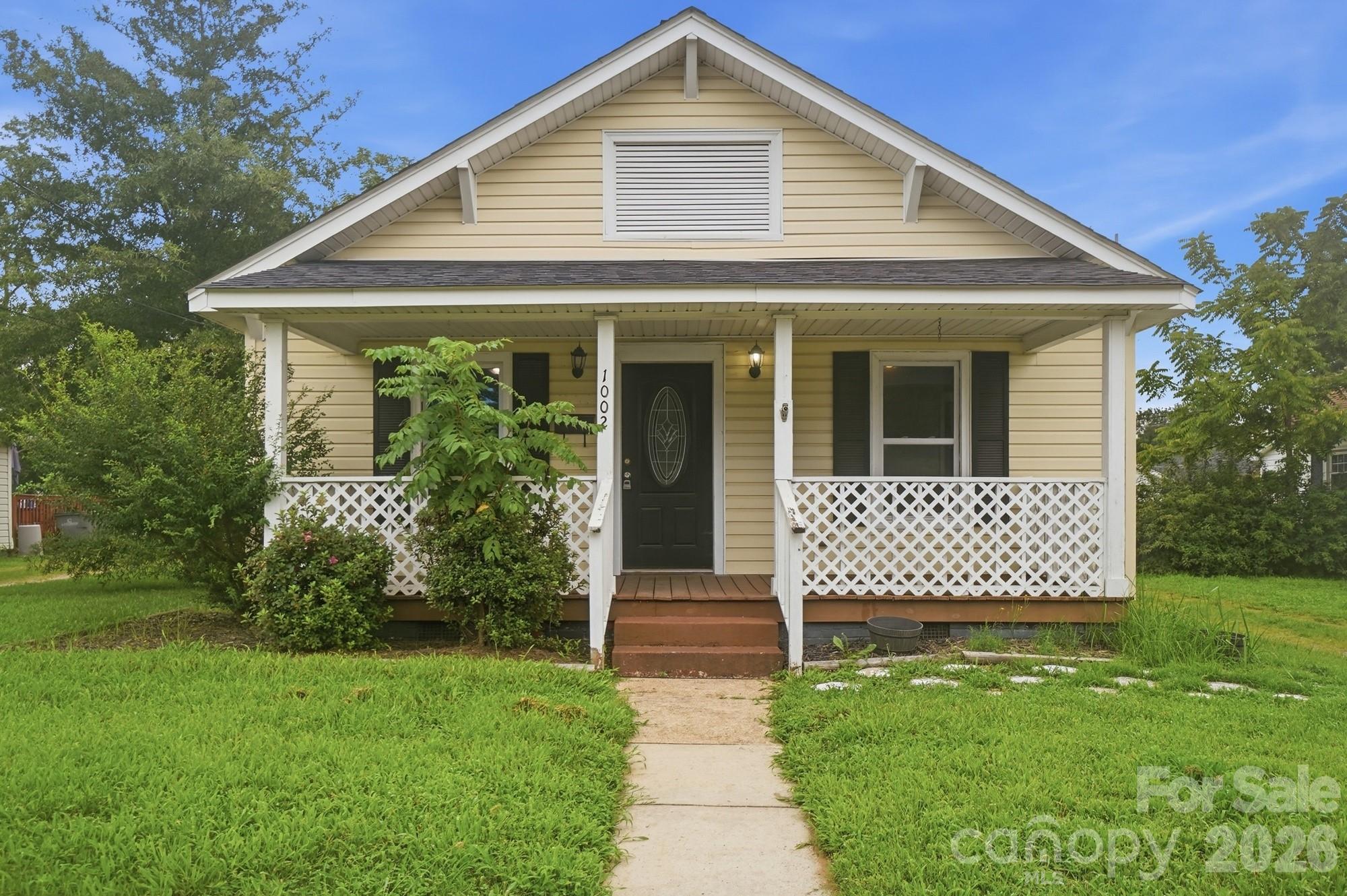 1002 N Ridge Avenue Property Photo 3