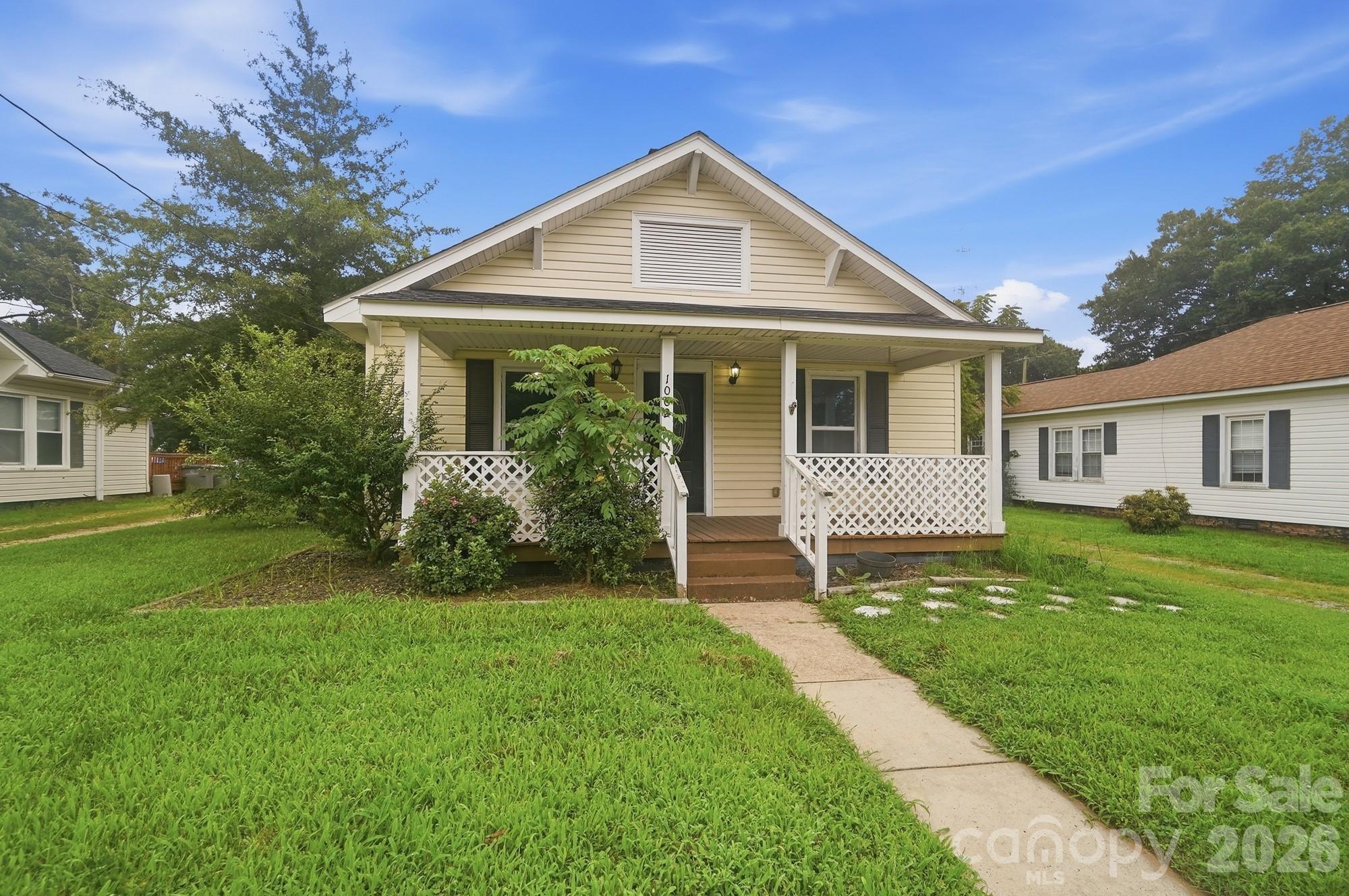 1002 N Ridge Avenue Property Photo 4
