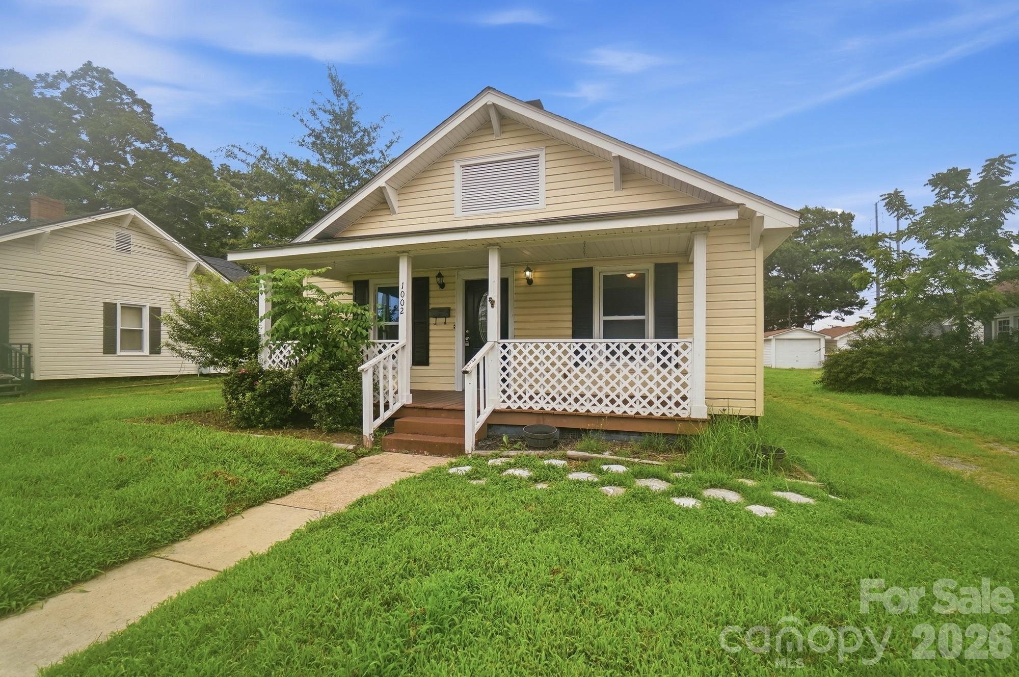 1002 N Ridge Avenue Property Photo 5