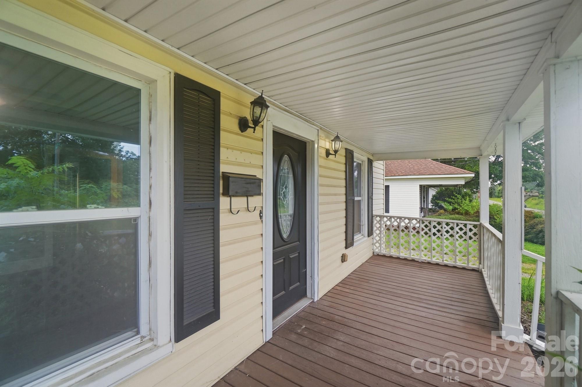 1002 N Ridge Avenue Property Photo 6