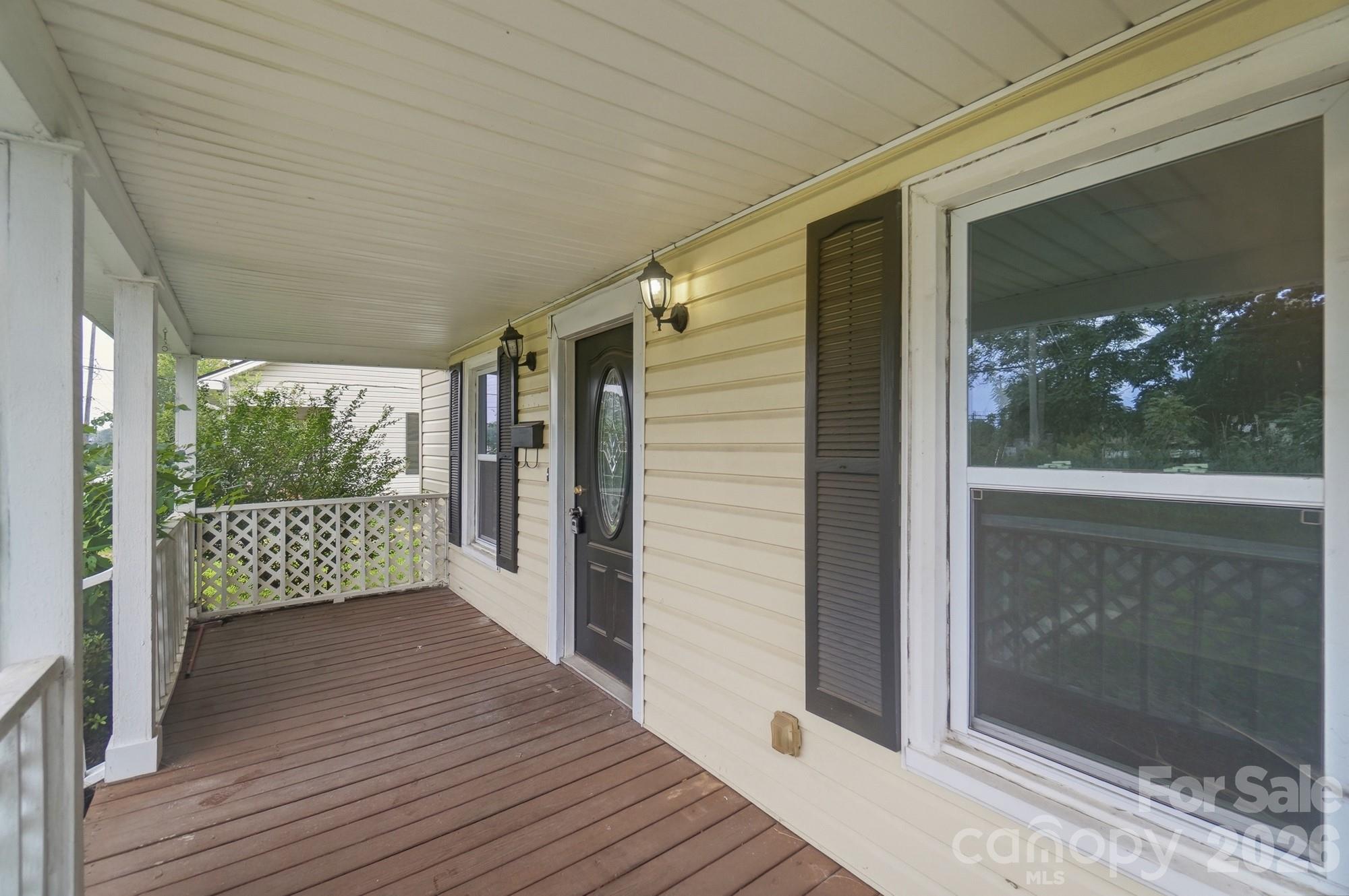 1002 N Ridge Avenue Property Photo 7