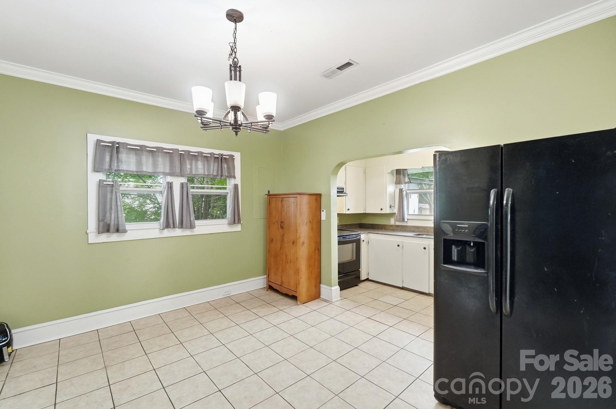1002 N Ridge Avenue Property Photo 11