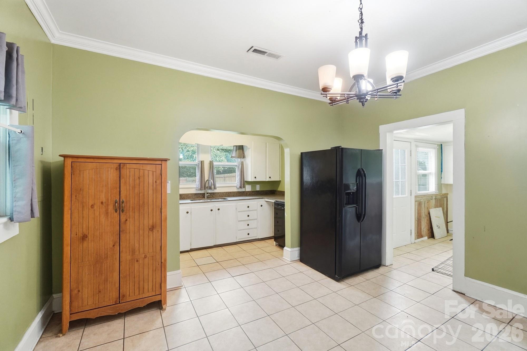 1002 N Ridge Avenue Property Photo 12