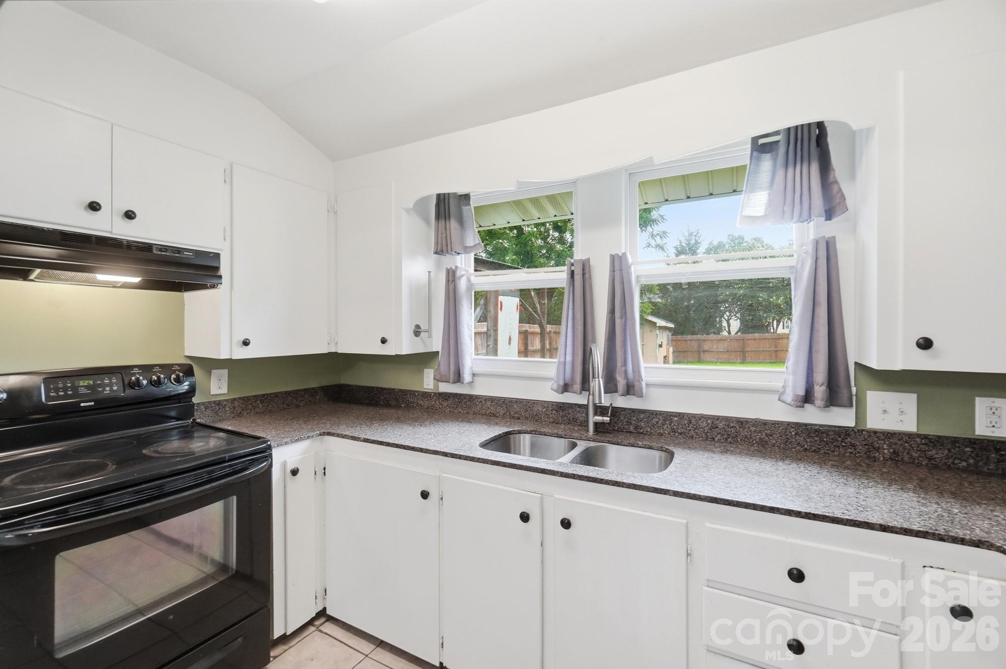 1002 N Ridge Avenue Property Photo 14
