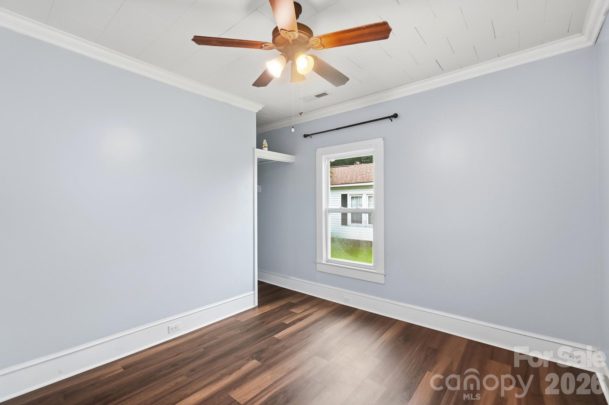 1002 N Ridge Avenue Property Photo 15