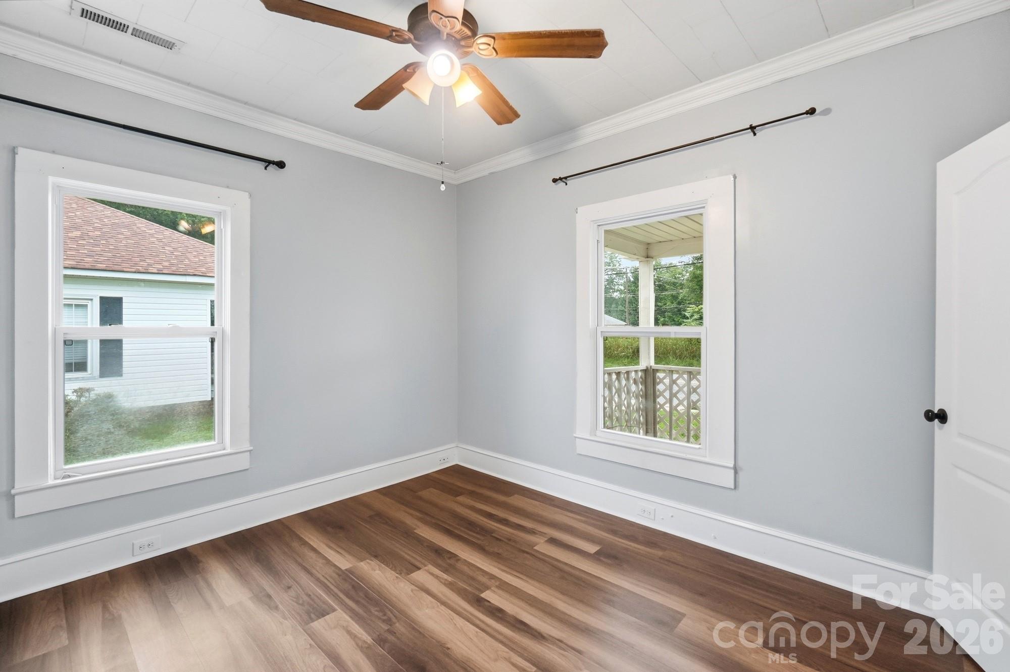 1002 N Ridge Avenue Property Photo 16