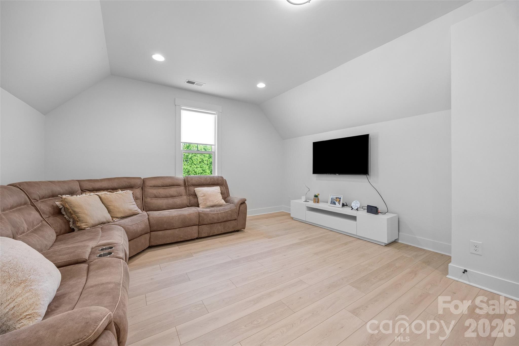 151 Greenbay Road Property Photo 37