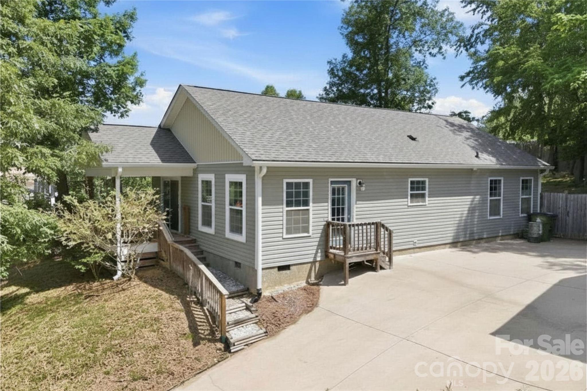 253 Brooklyn Lane Property Photo 1