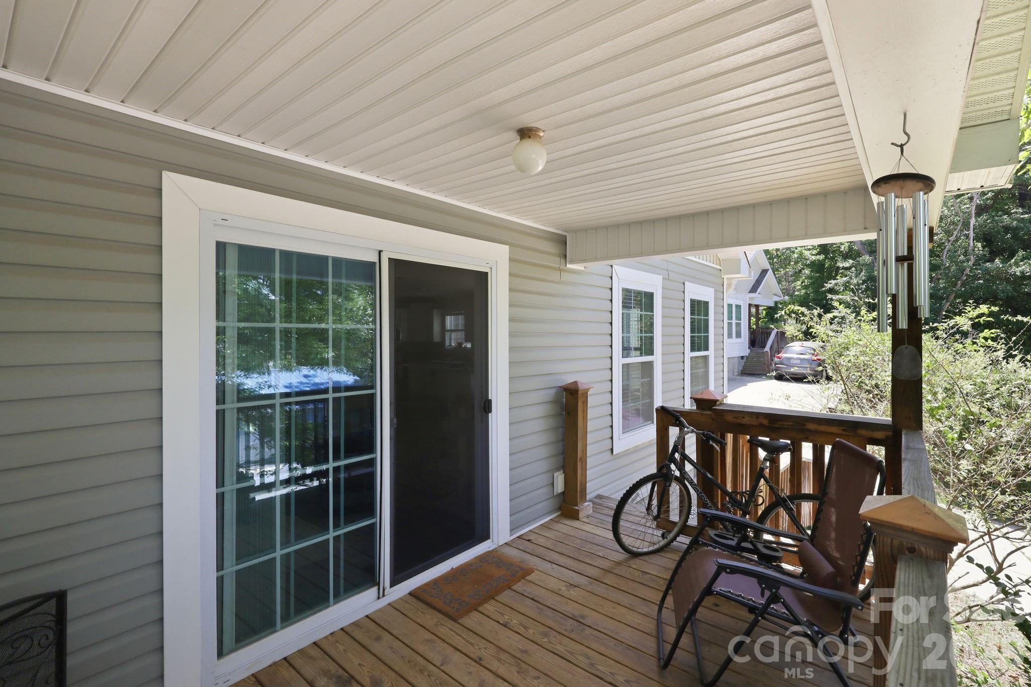 253 Brooklyn Lane Property Photo 4