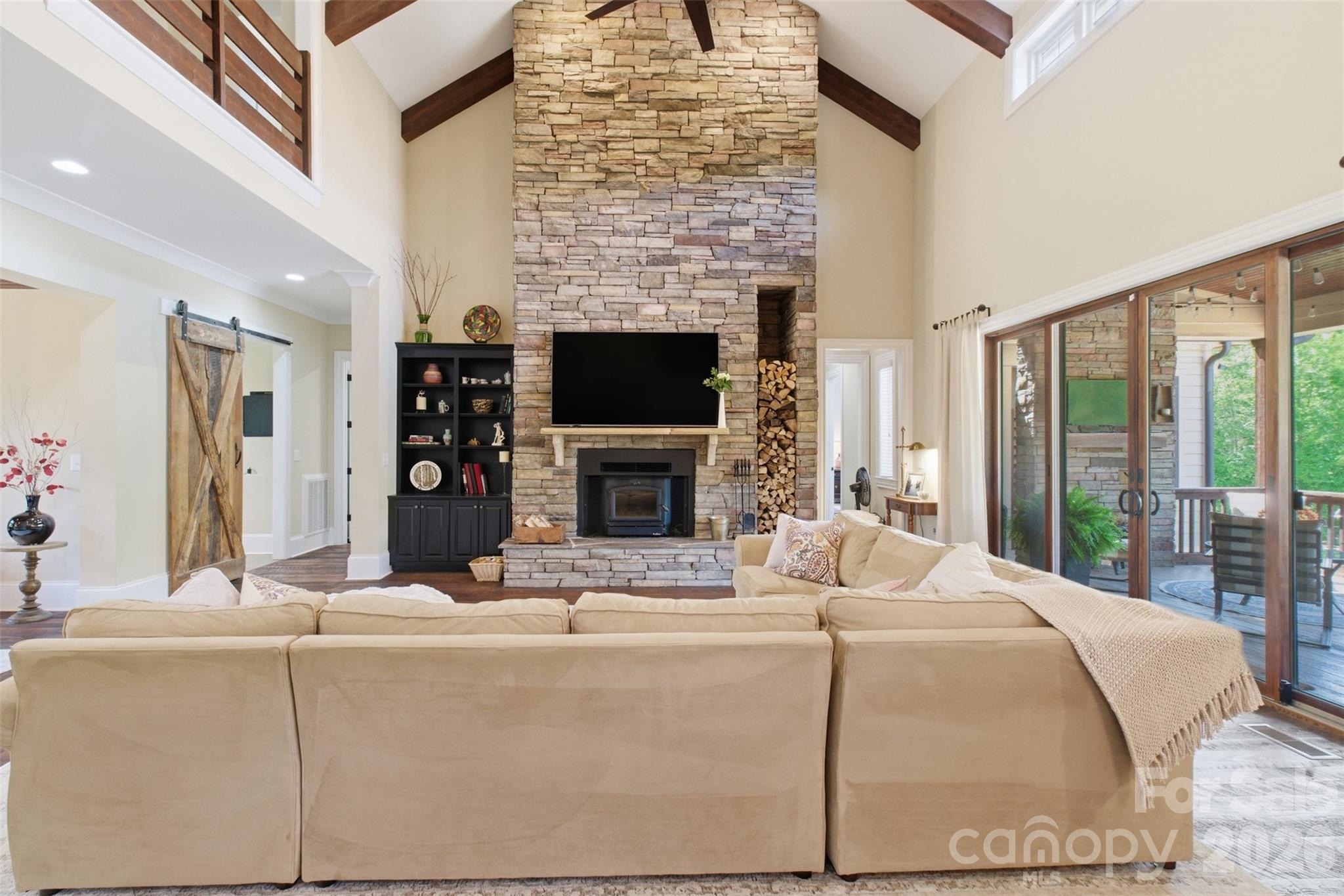 425 Bridlepath Trail Property Photo 7