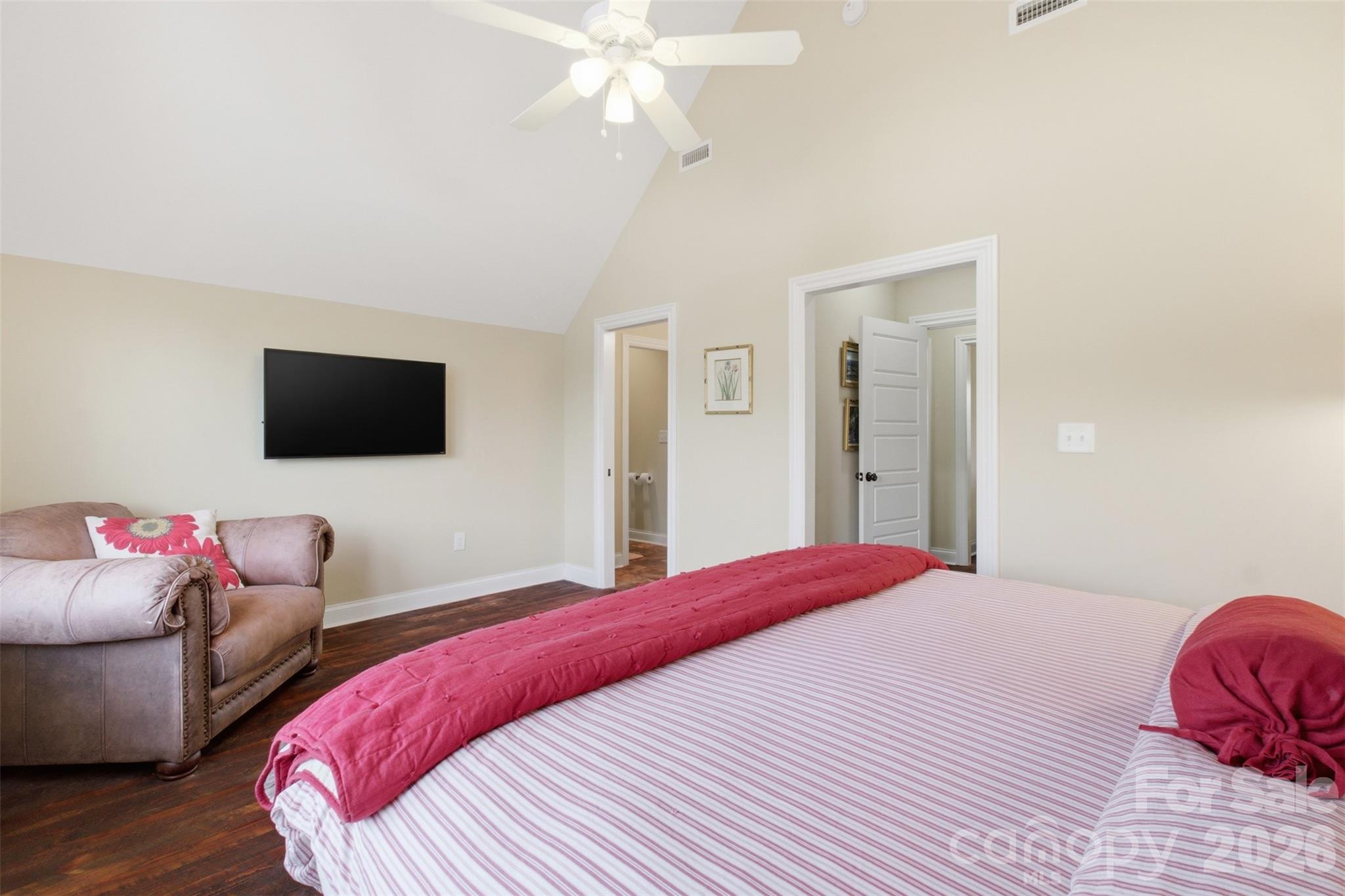 425 Bridlepath Trail Property Photo 29