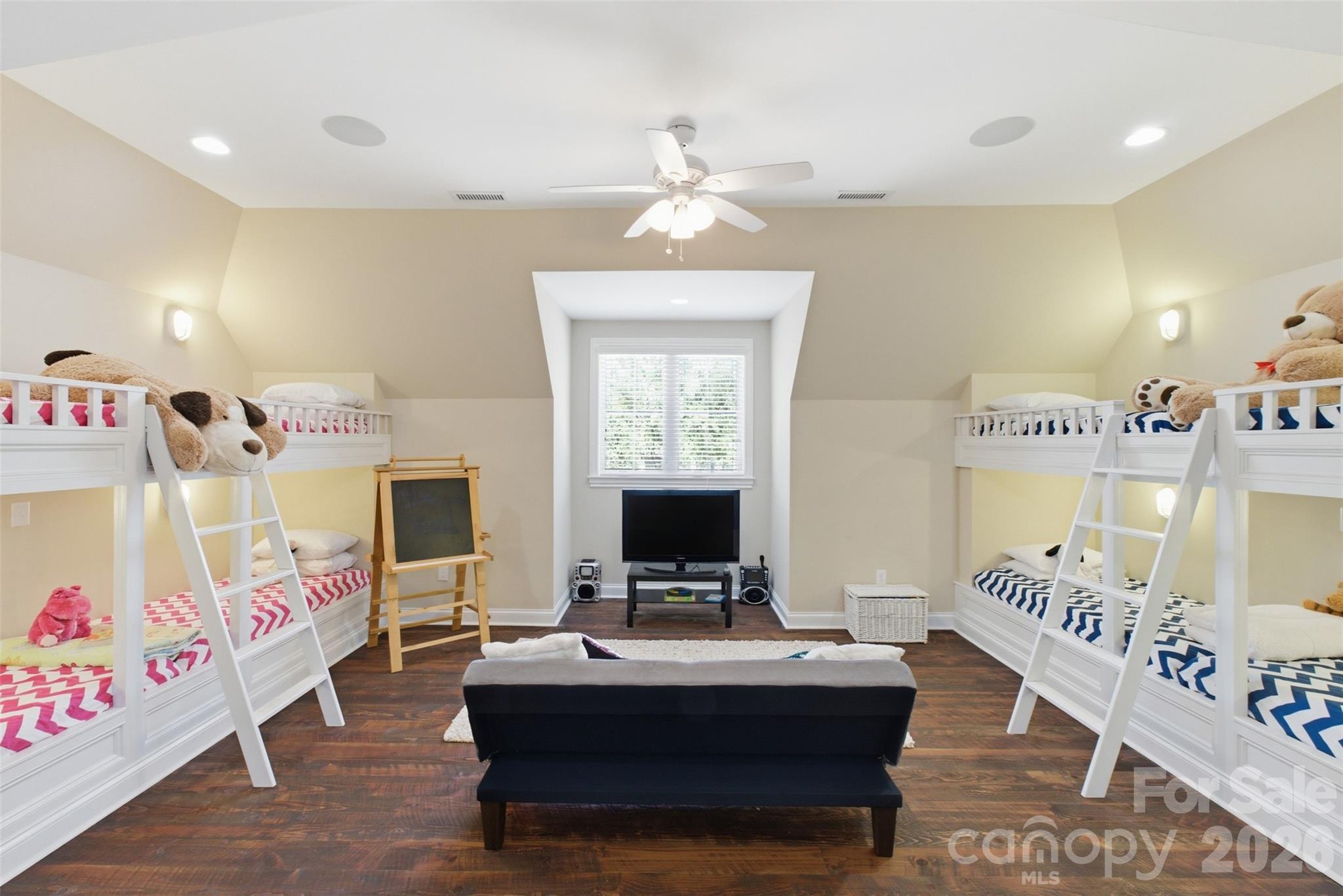 425 Bridlepath Trail Property Photo 32
