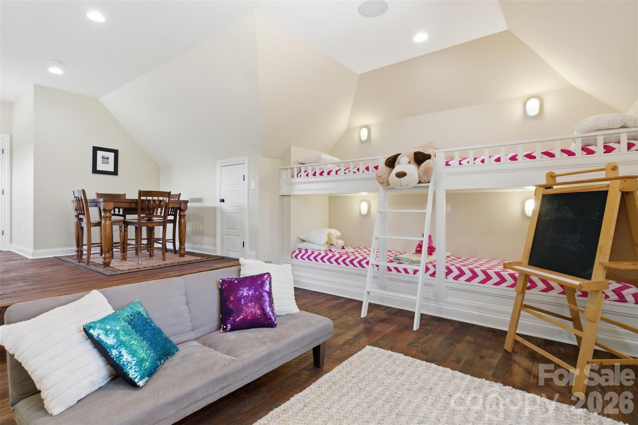 425 Bridlepath Trail Property Photo 33
