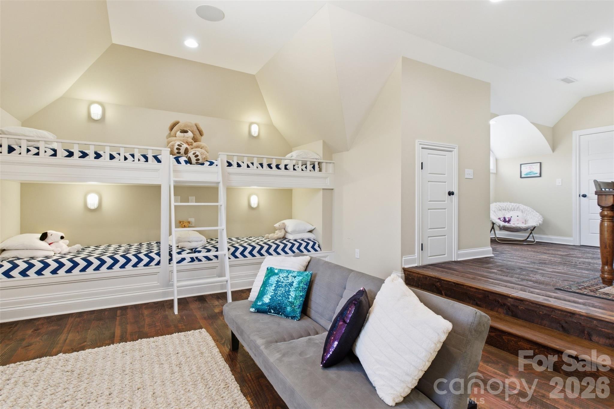 425 Bridlepath Trail Property Photo 34
