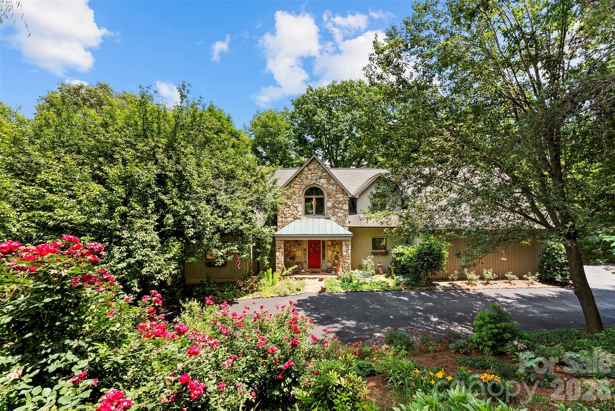 304 Eagles Walk Property Photo 1