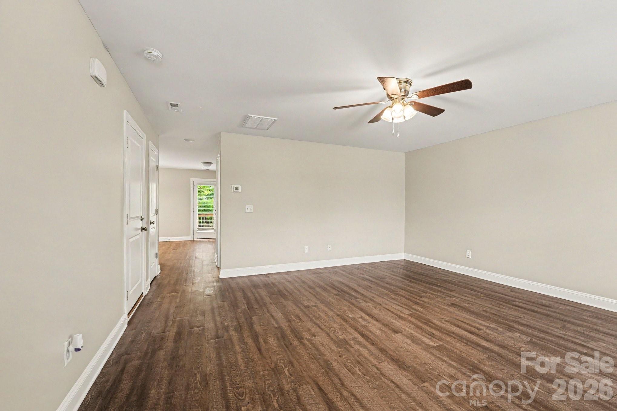 1468 Mayfair Drive Property Photo 2