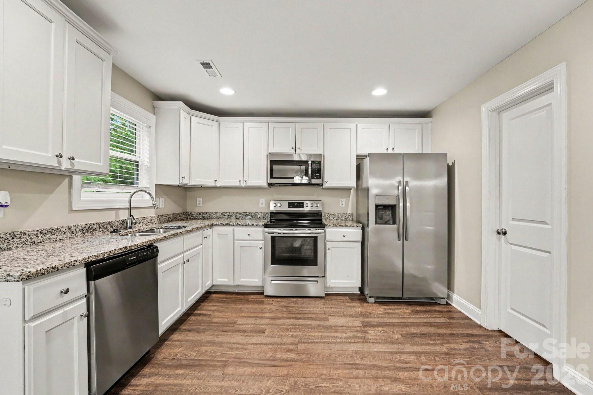 1468 Mayfair Drive Property Photo 4