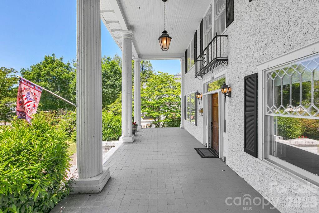 208 Probart Street Property Photo 7