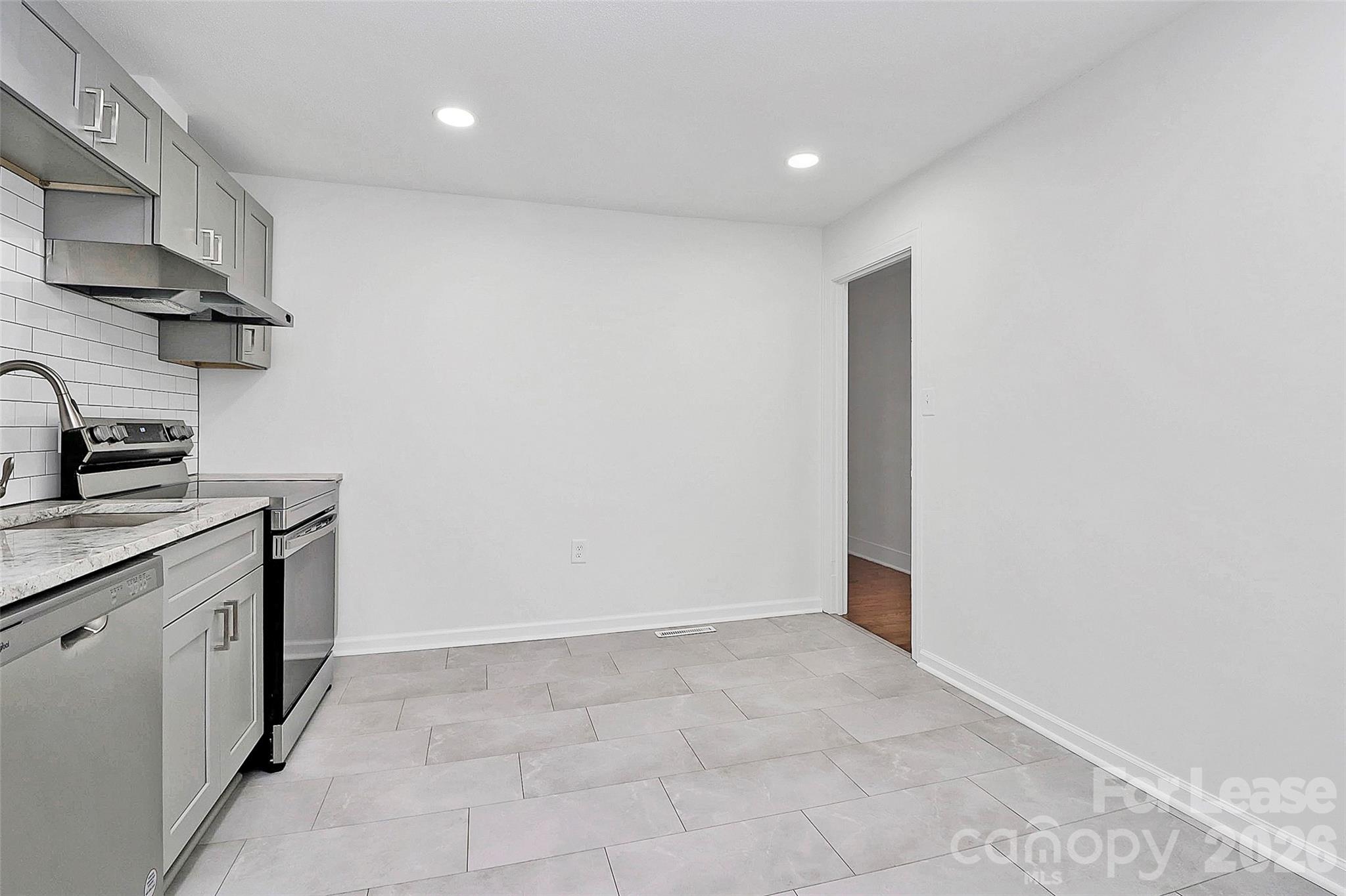 405 Pine Street Property Photo 8