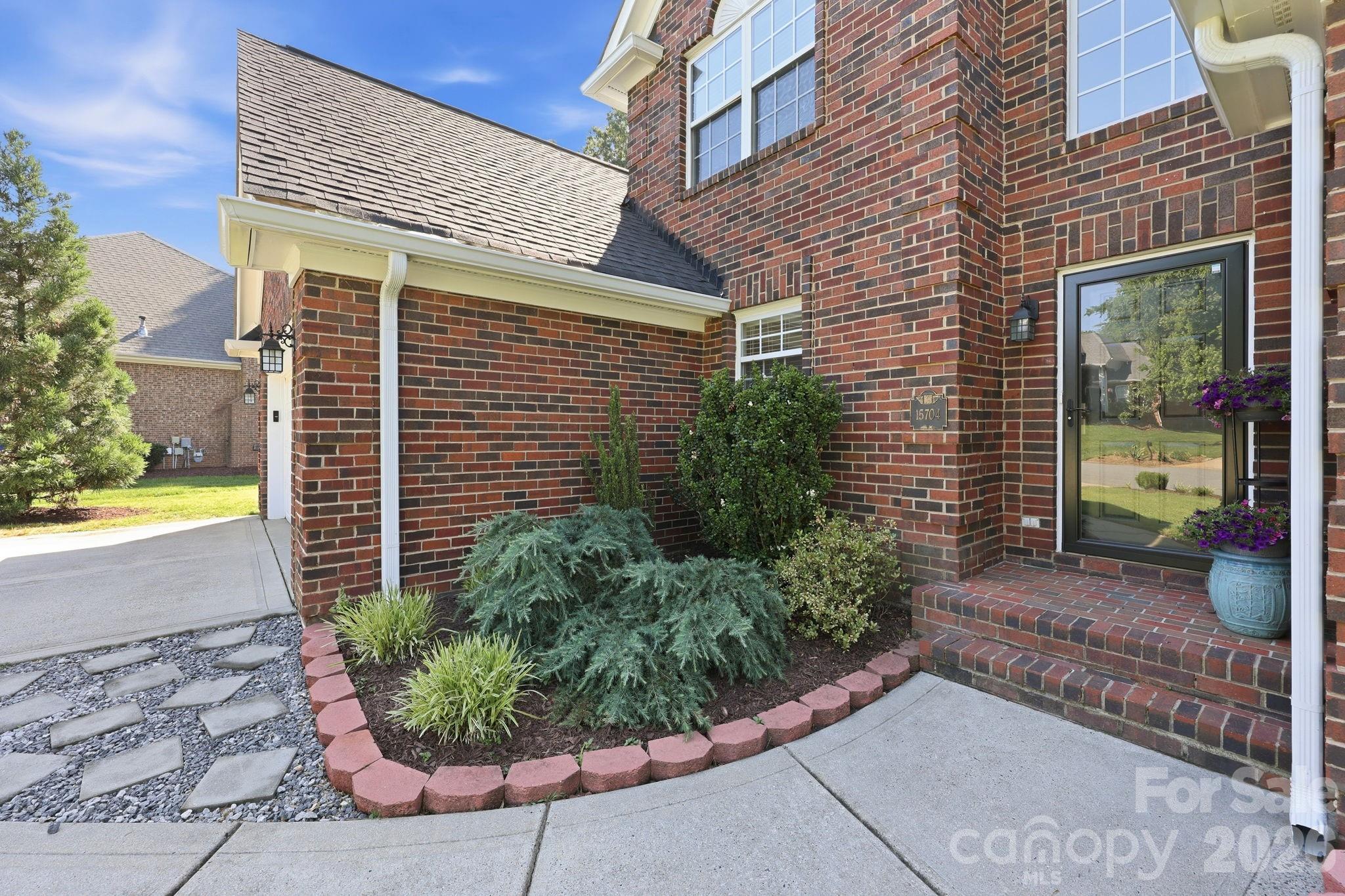 15704 Framingham Lane Property Photo 3