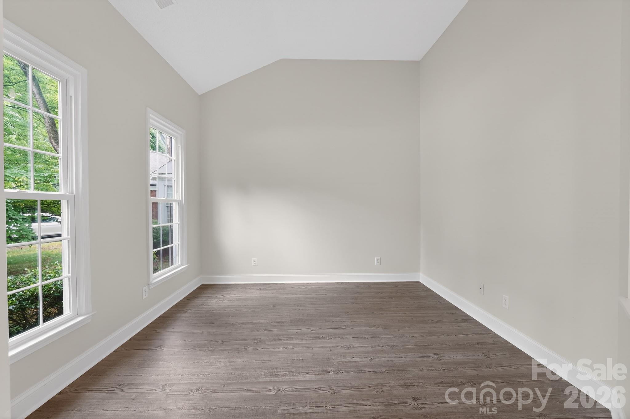 395 Runnymede Drive Property Photo 12