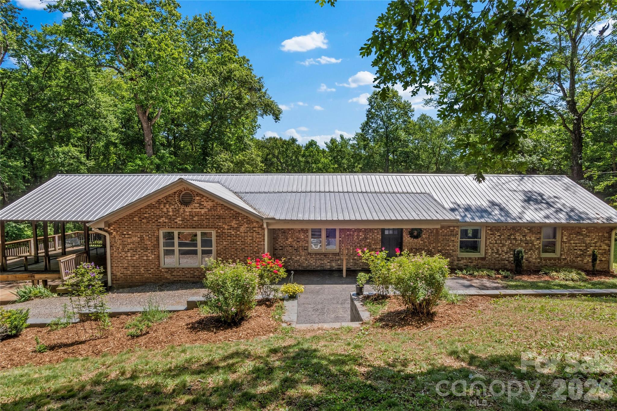 142 Pioneer Road Property Photo 1