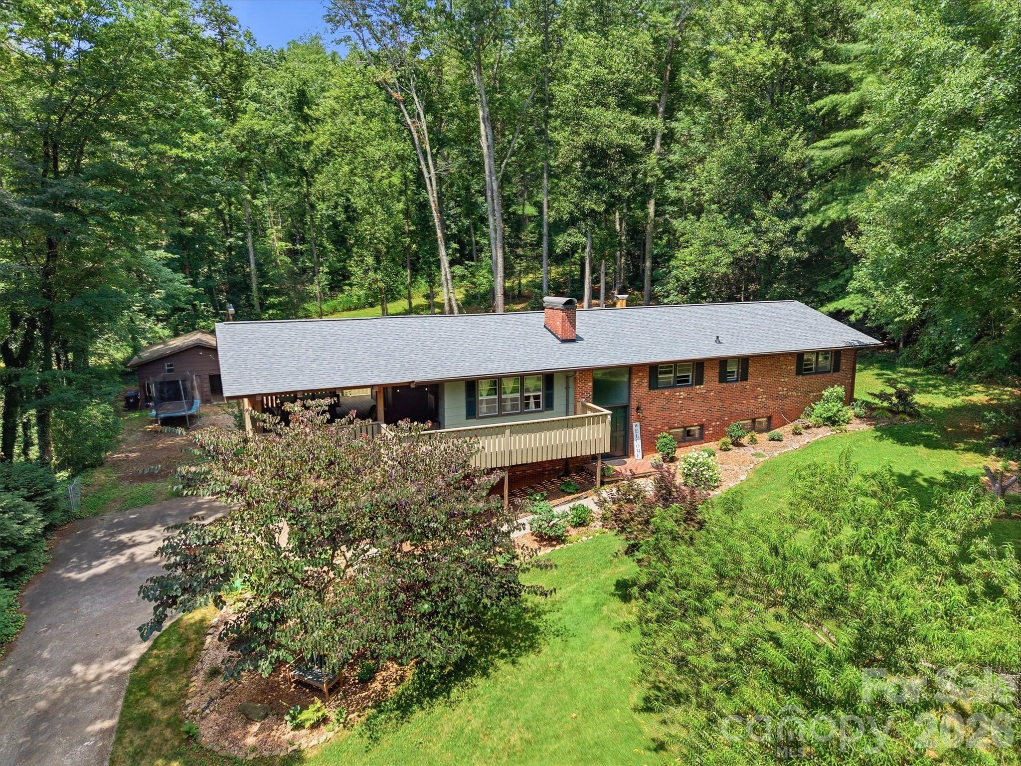 1125 Brockmore Drive Property Photo 4