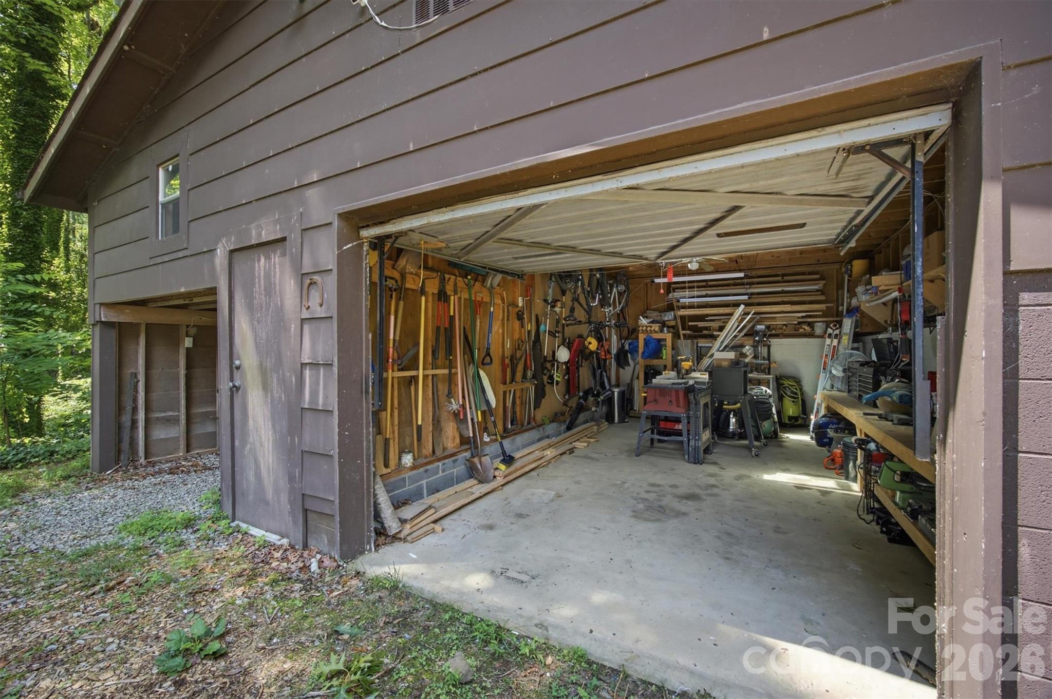 1125 Brockmore Drive Property Photo 8