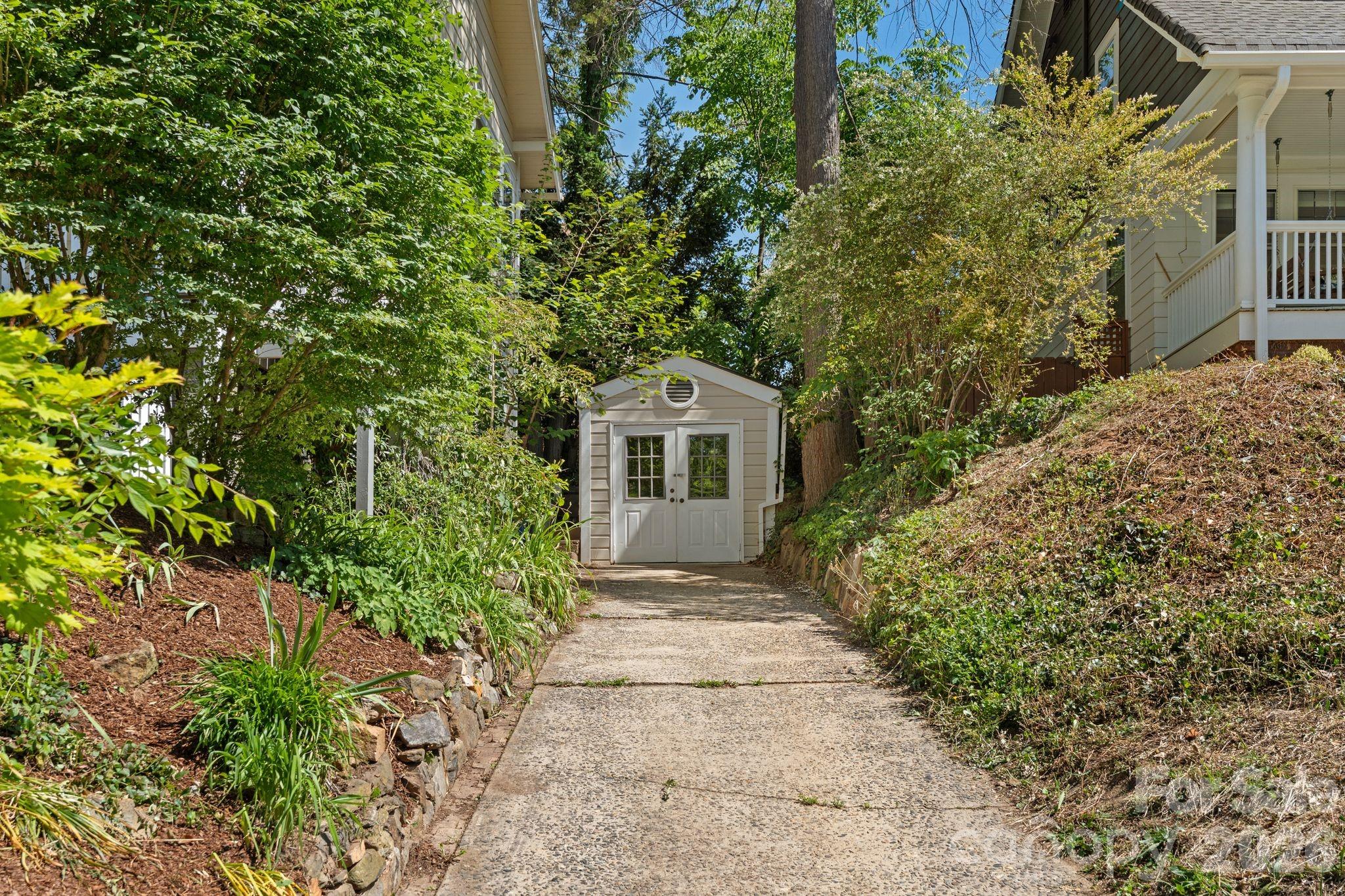 238 Forest Hill Drive Property Photo 26