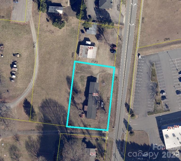 559 School Drive Property Photo 4