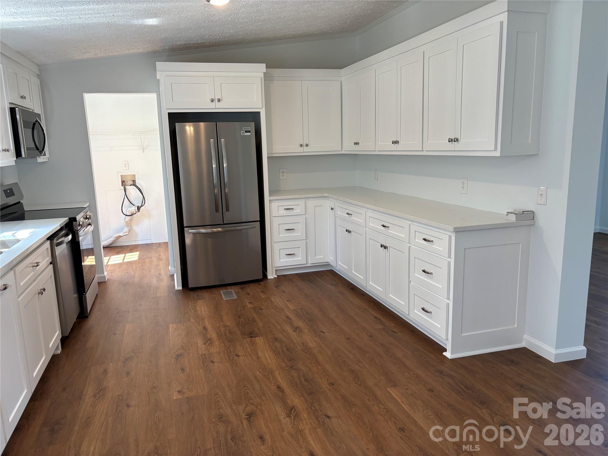 559 School Drive Property Photo 6