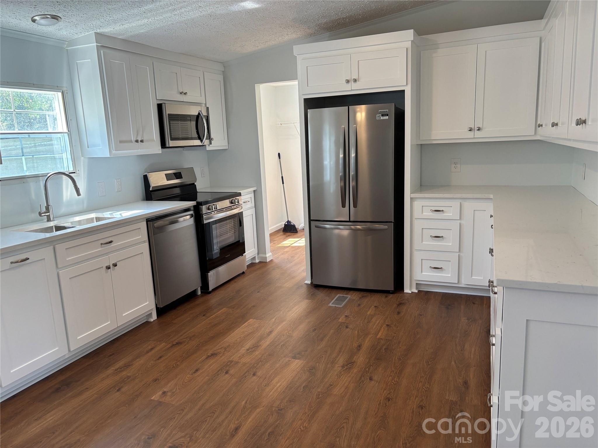 559 School Drive Property Photo 7