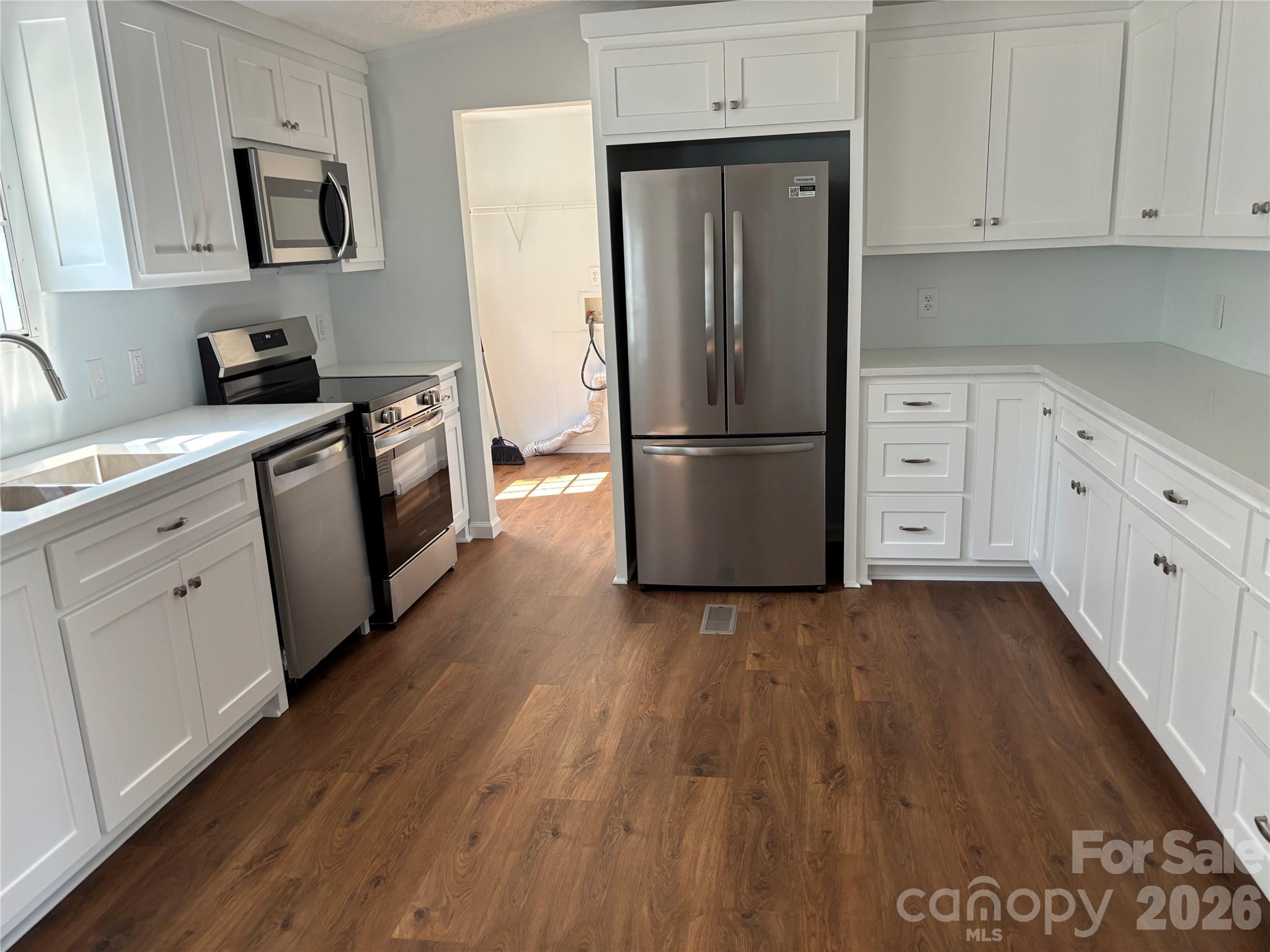 559 School Drive Property Photo 33
