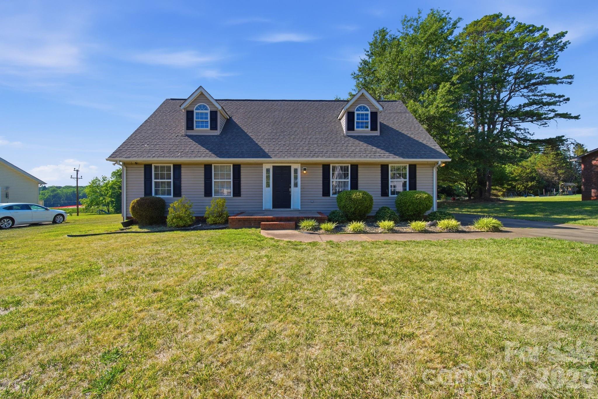 313 Sunrise Circle Property Photo 1
