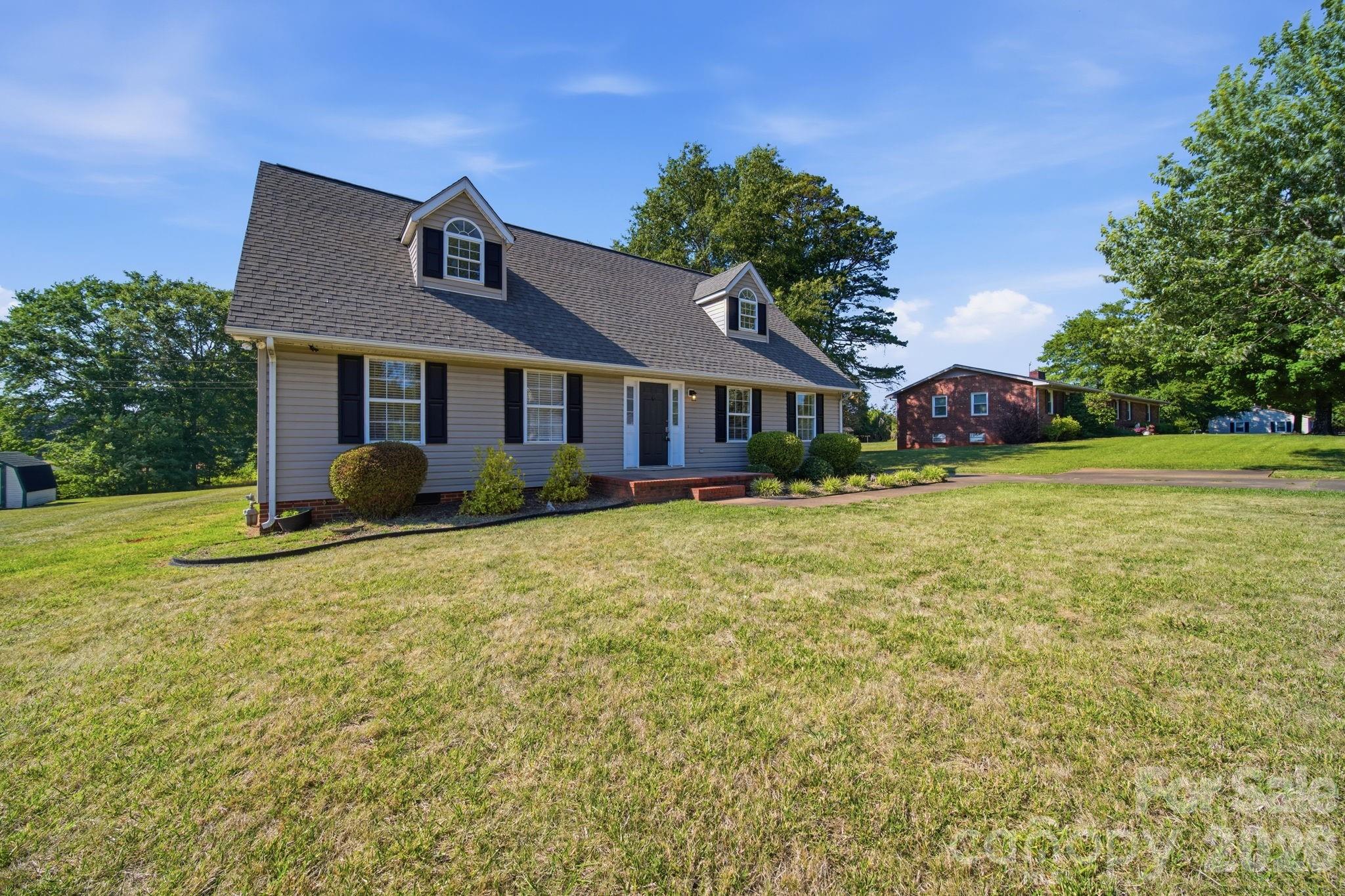 313 Sunrise Circle Property Photo 2
