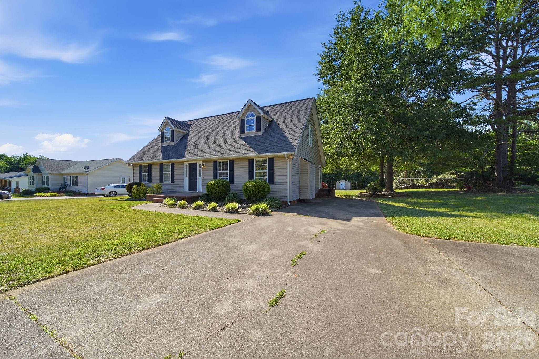 313 Sunrise Circle Property Photo 3