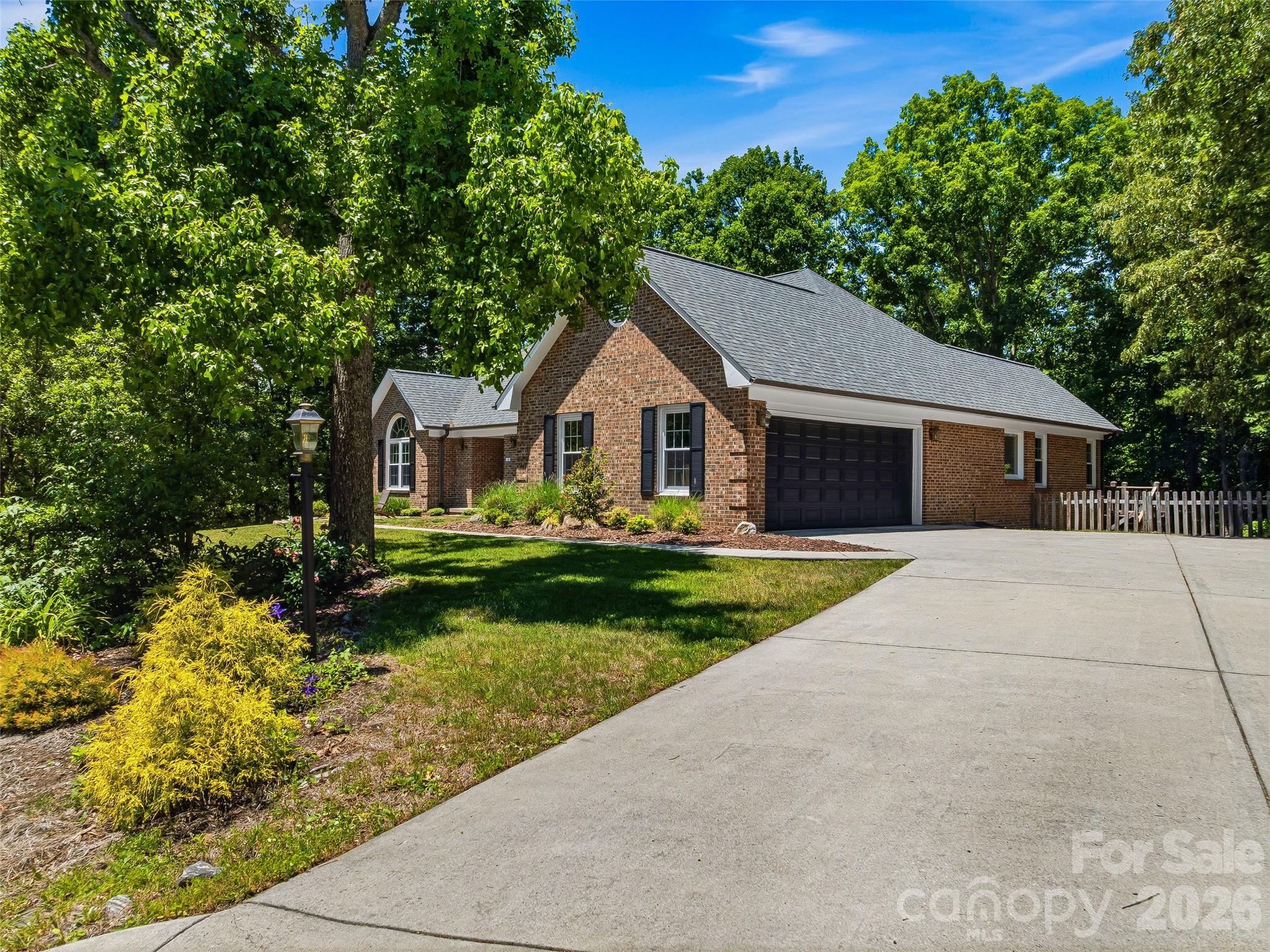 18 High Bluff Drive Property Photo 2