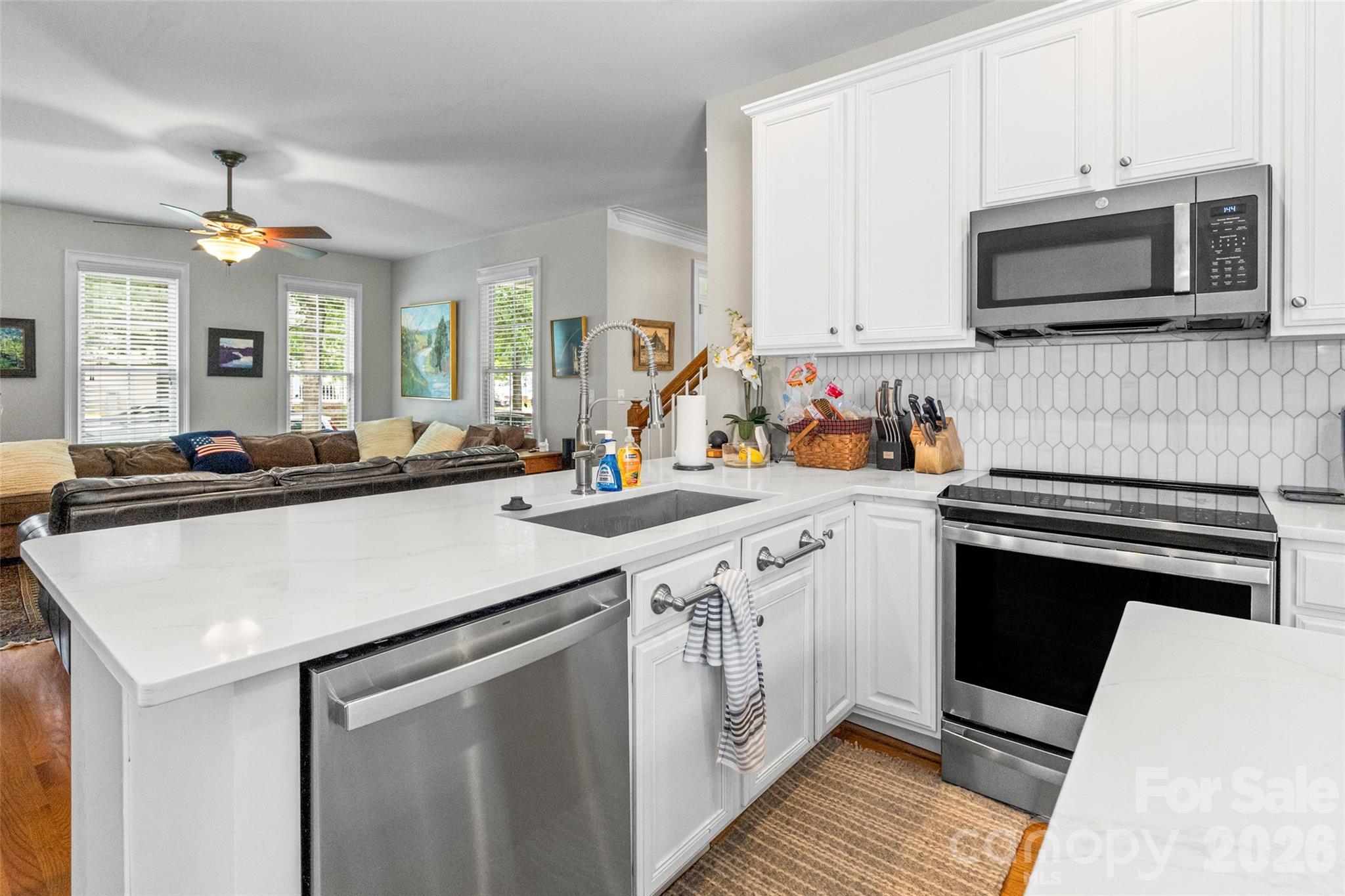 904 Tuckerton Drive Property Photo 8
