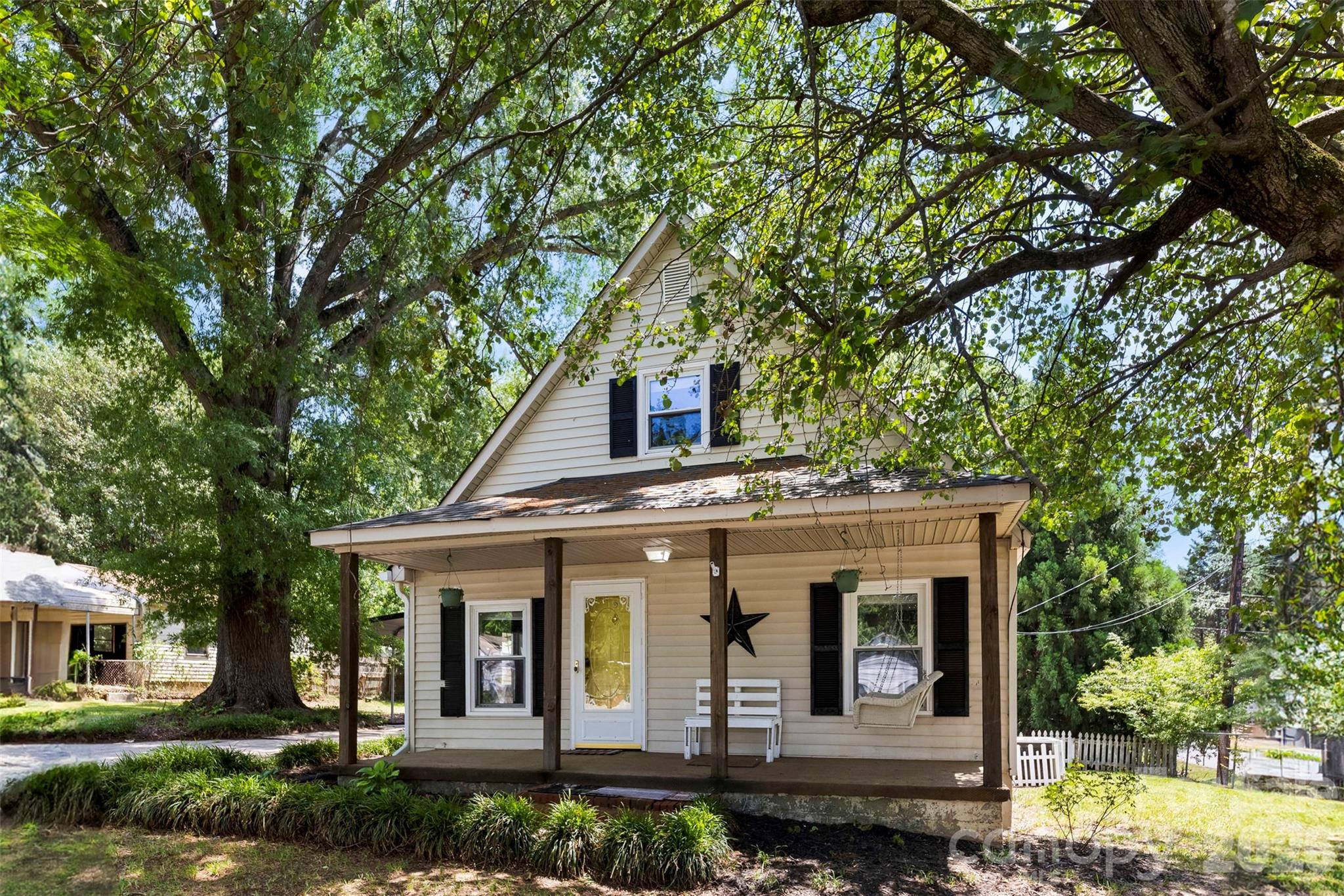 602 E Lee Avenue Property Photo 3