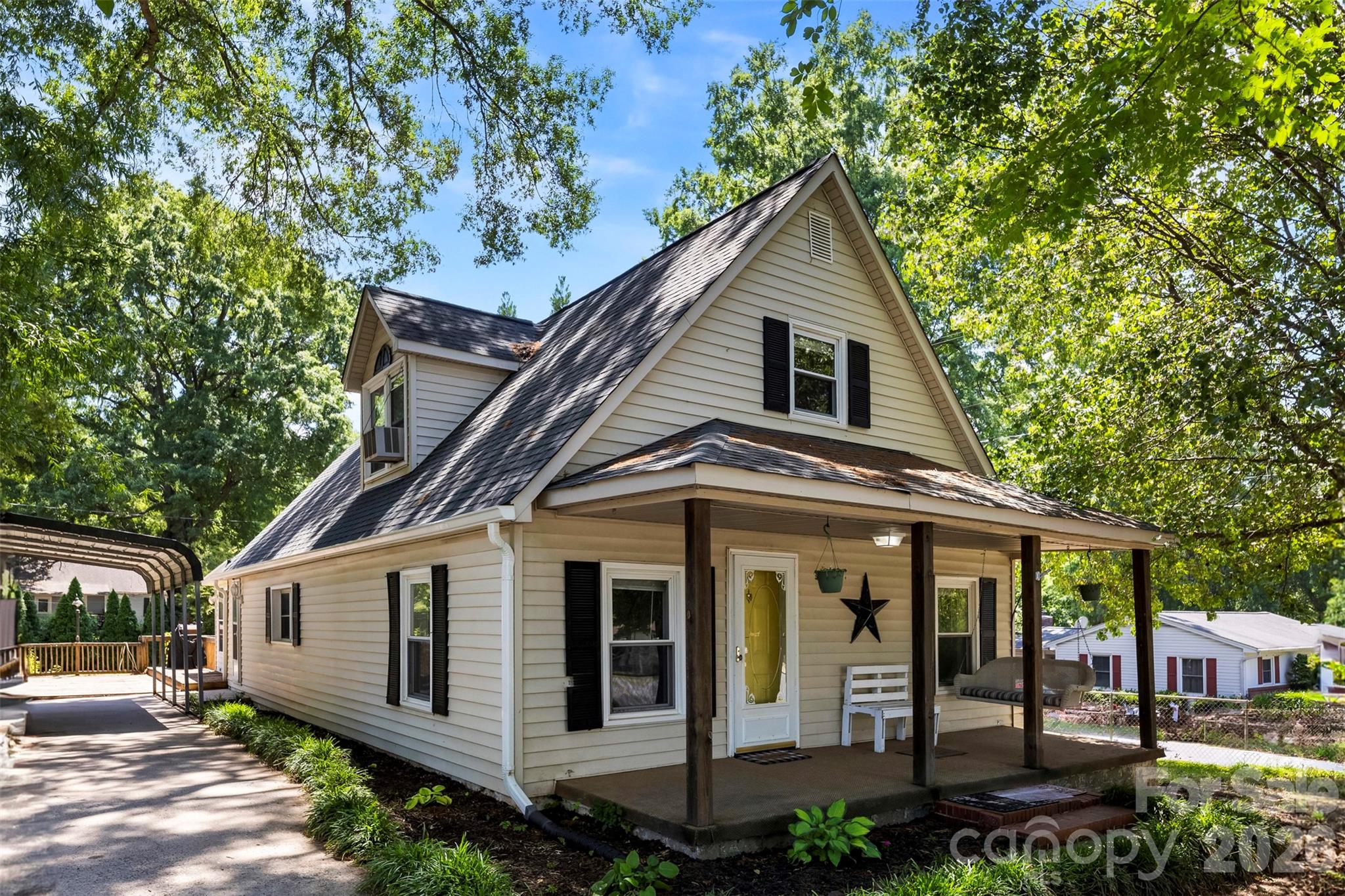 602 E Lee Avenue Property Photo 4