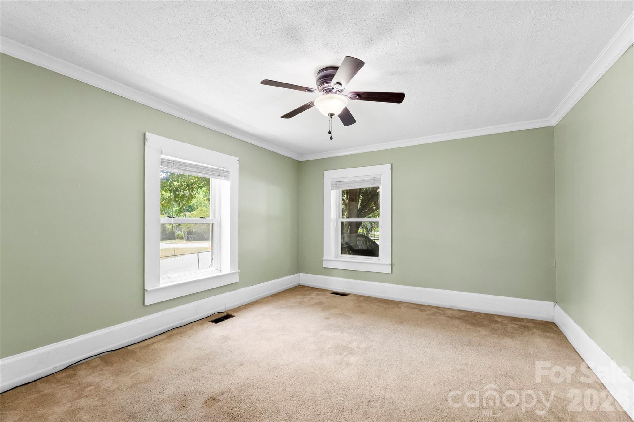 602 E Lee Avenue Property Photo 5