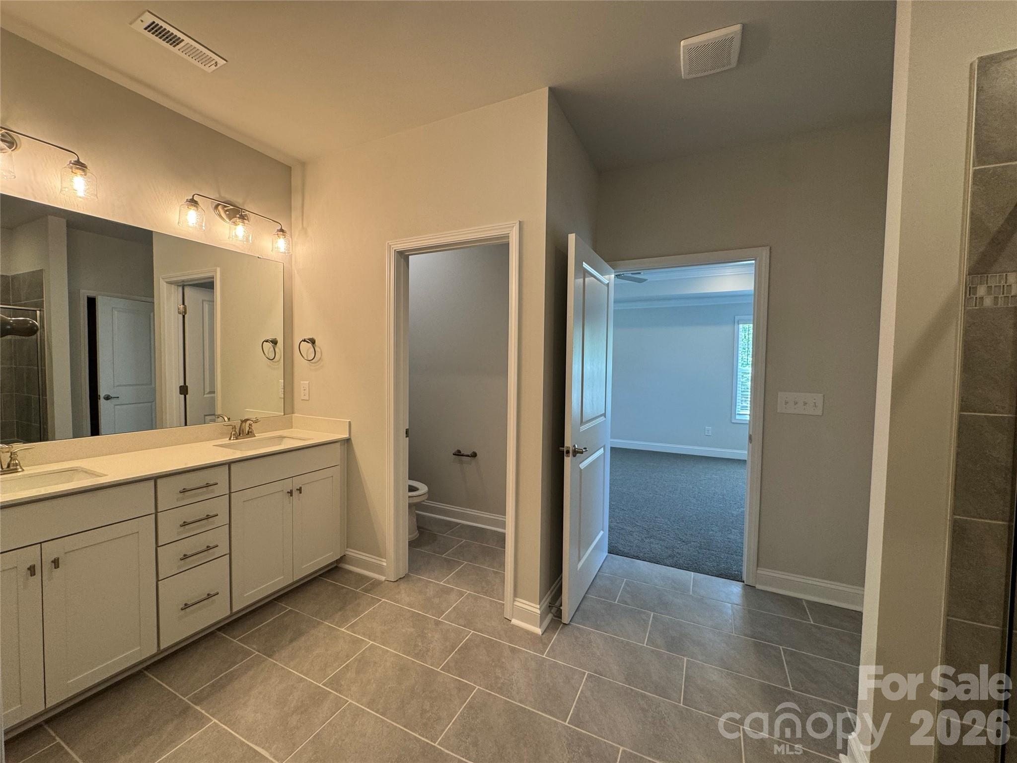 1606 Autumn Lane 114 Property Photo 16