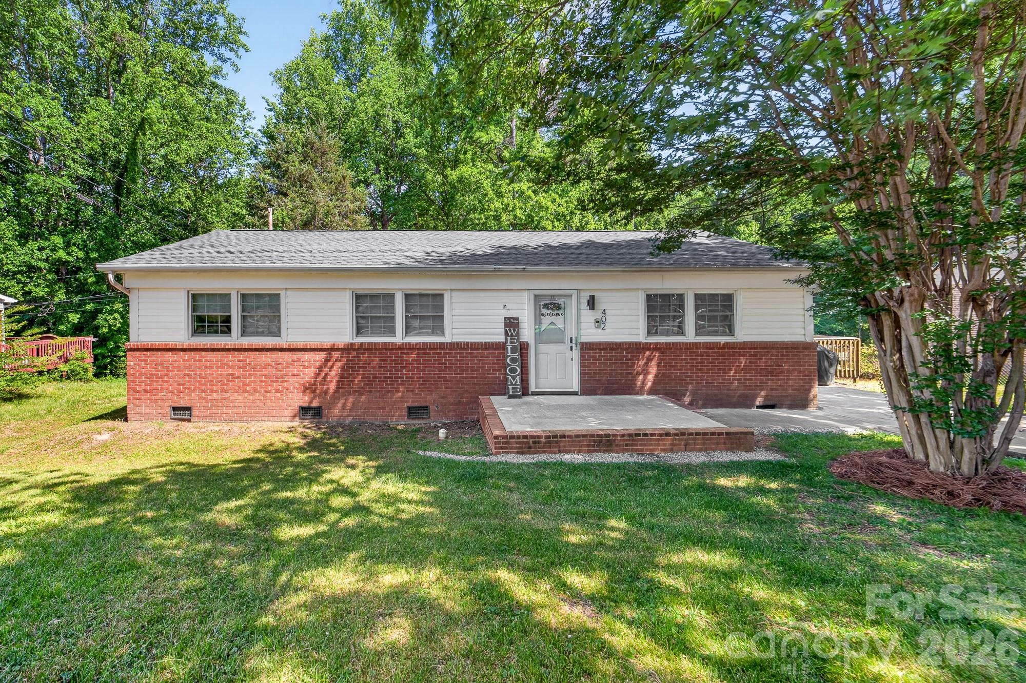 402 Wooddale Drive Property Photo 1