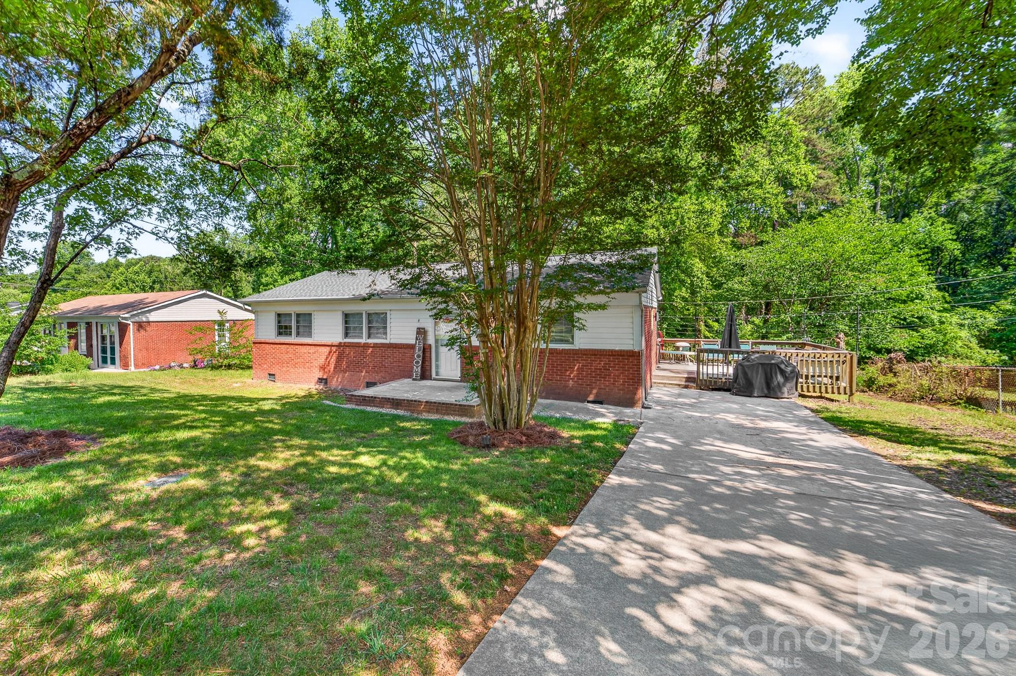 402 Wooddale Drive Property Photo 2