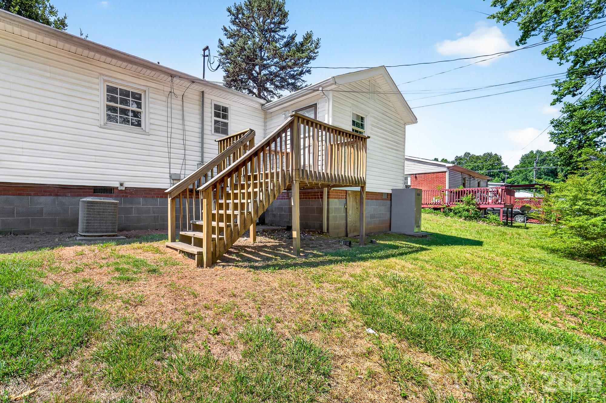 402 Wooddale Drive Property Photo 8