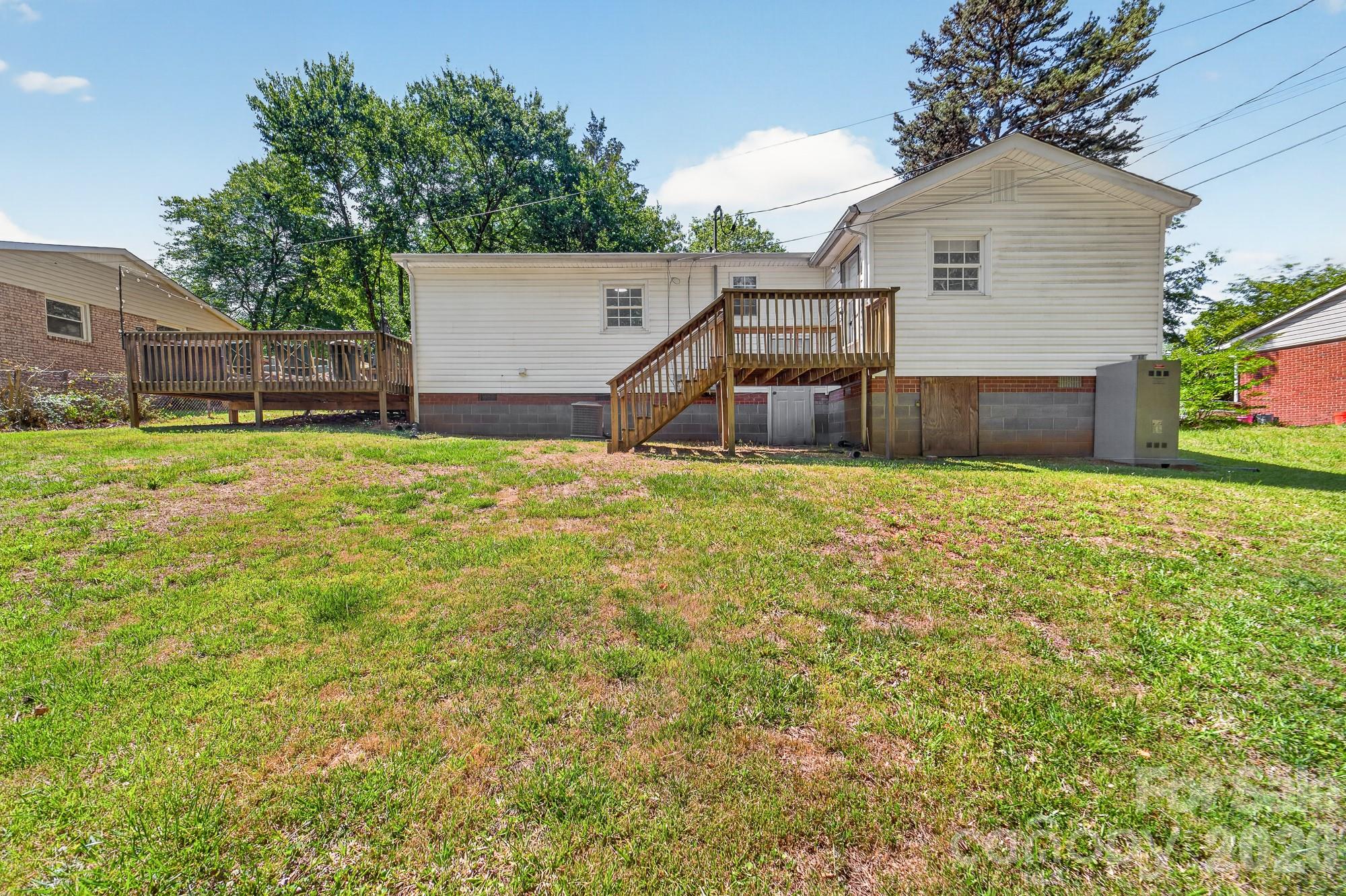 402 Wooddale Drive Property Photo 9