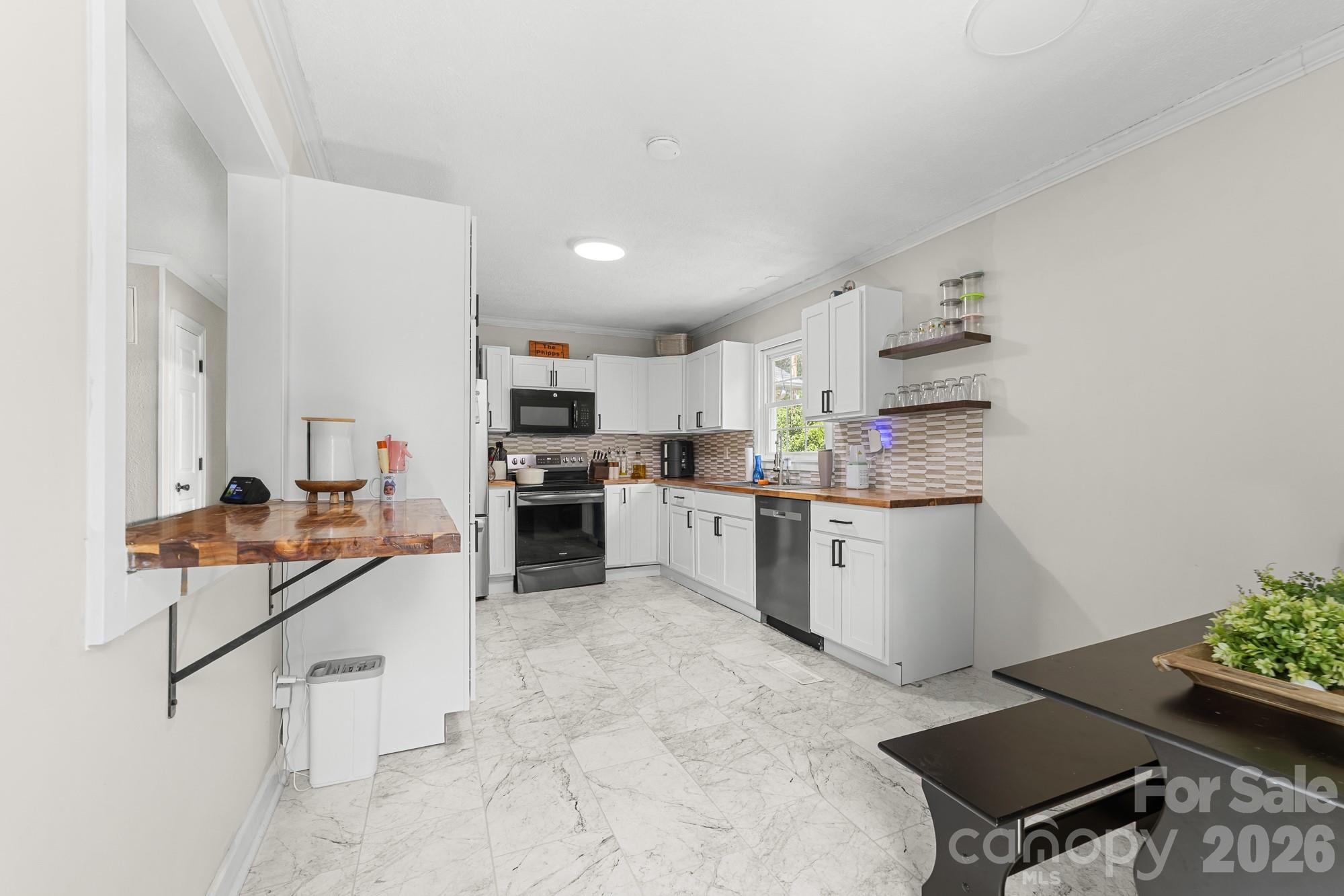 402 Wooddale Drive Property Photo 13