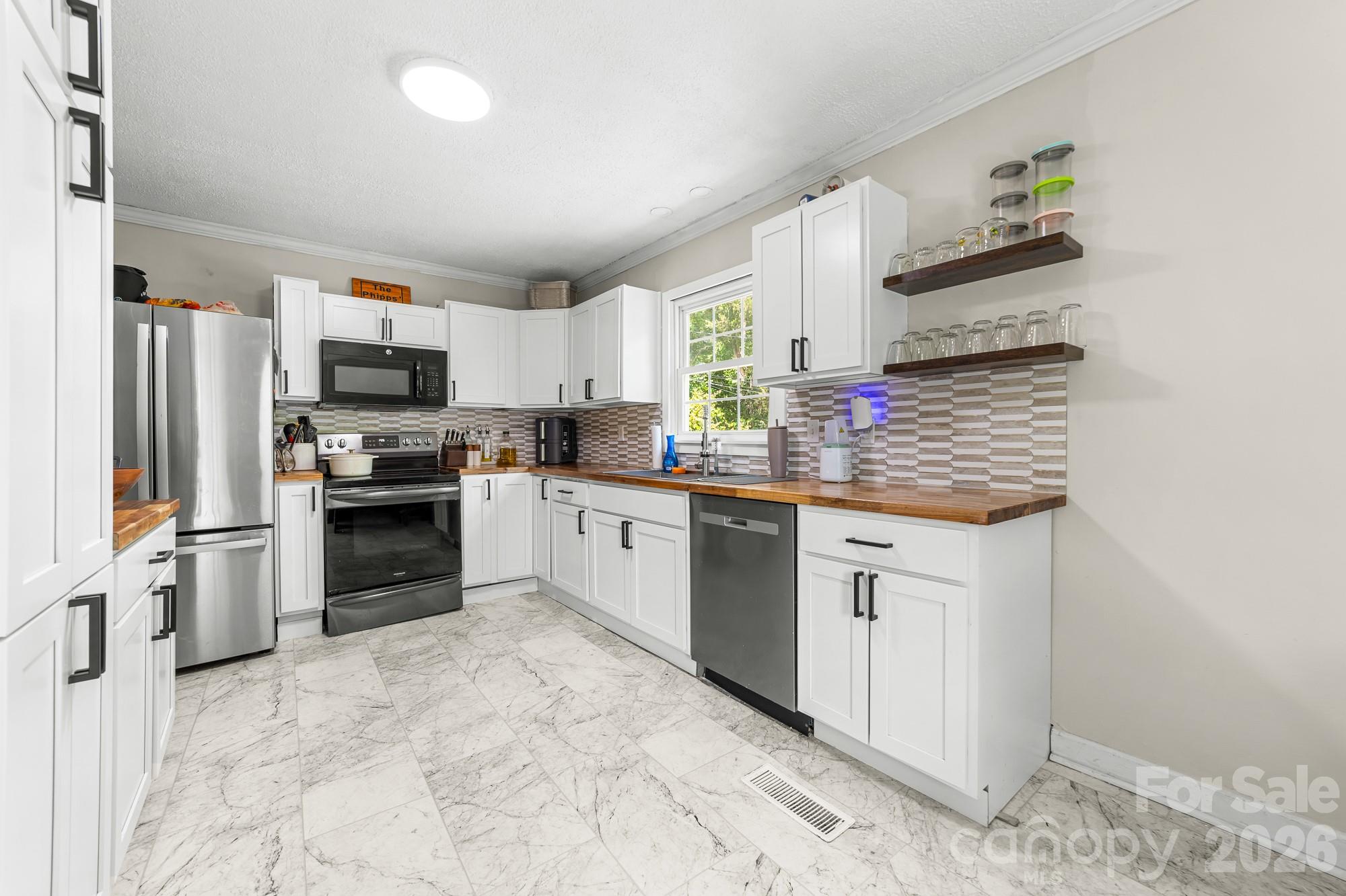 402 Wooddale Drive Property Photo 16