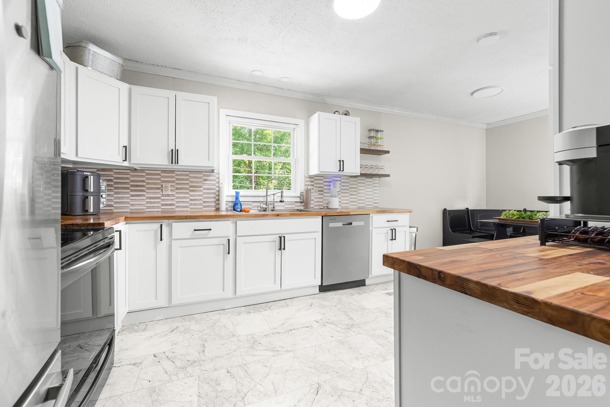 402 Wooddale Drive Property Photo 17
